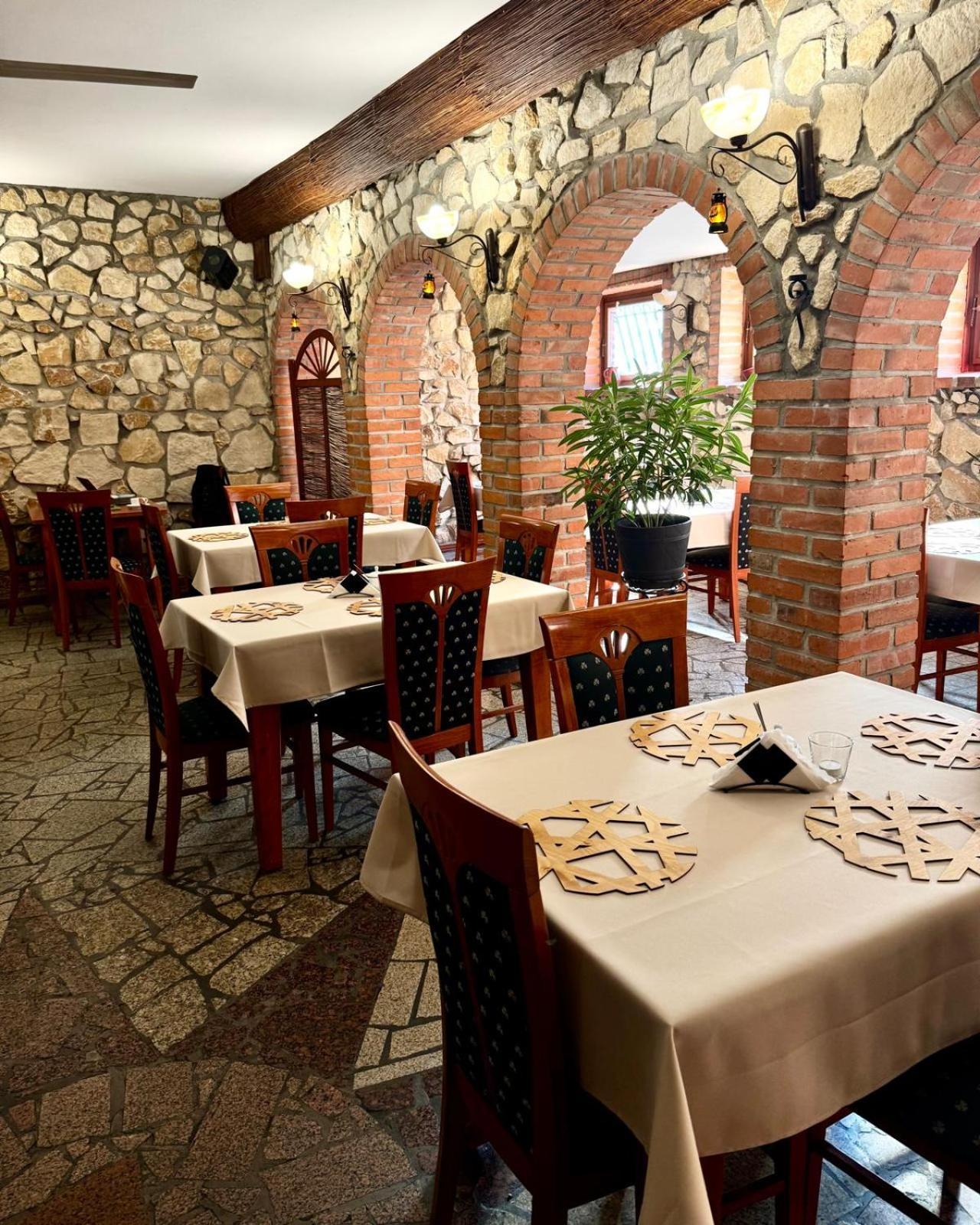 Powidz Lakeside Hotel & Restaurant Dış mekan fotoğraf